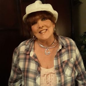 Meet your Posher, Denise